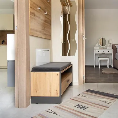 Juric - Free Covered Parking Apartment Pula
