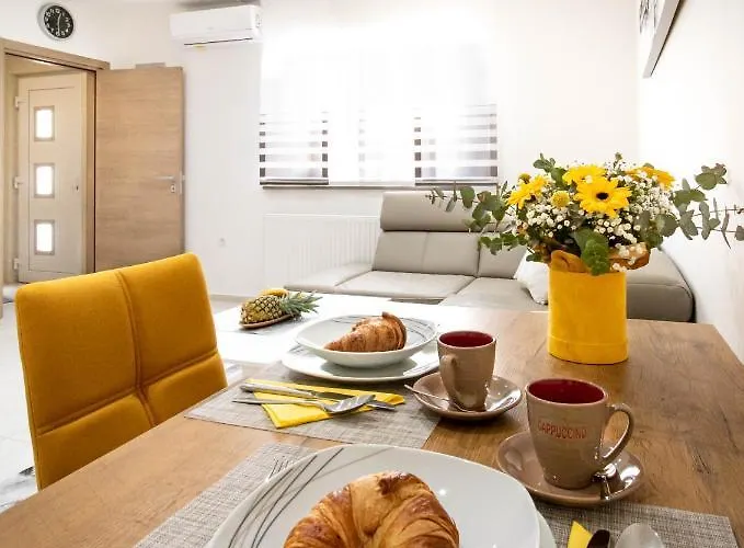 Juric - Free Covered Parking *