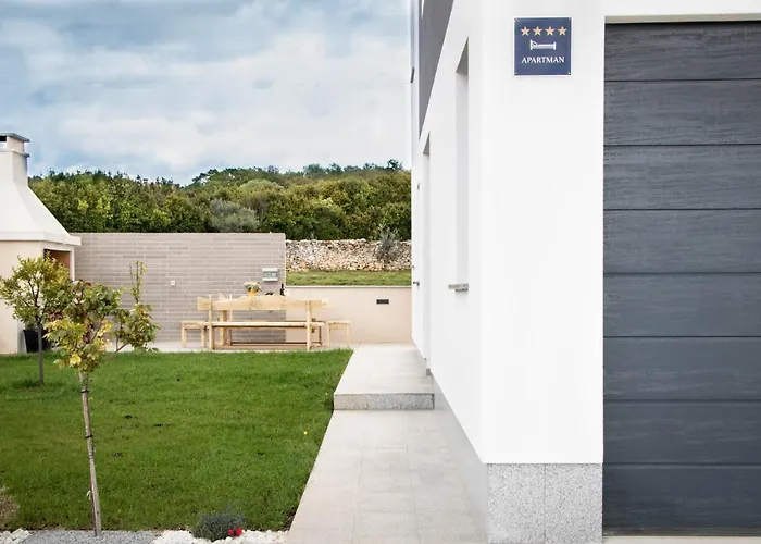 Juric - Free Covered Parking Apartment *