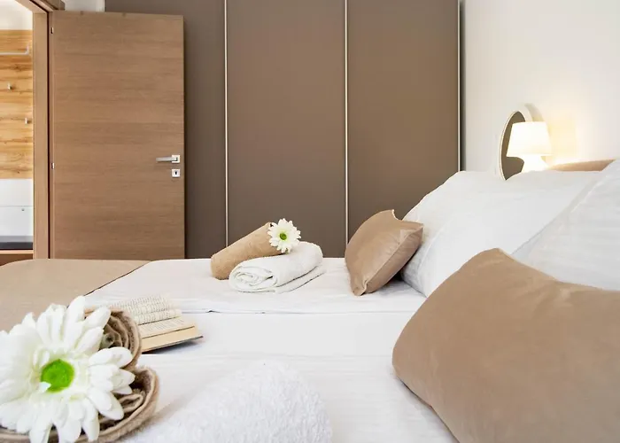 Juric - Free Covered Parking * Pula