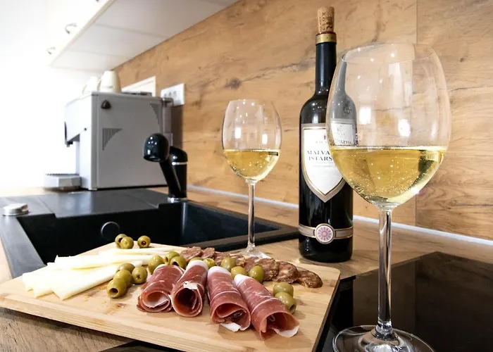 Juric - Free Covered Parking