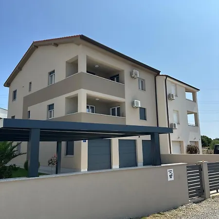 Apartment Juric - Free Covered Parking *