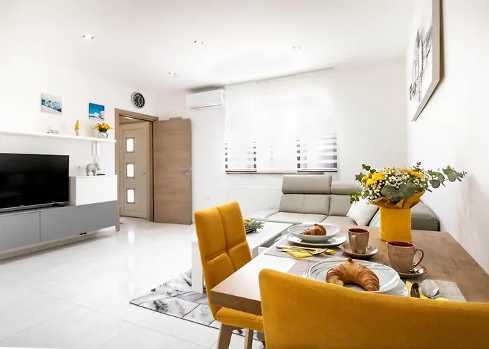 Juric - Free Covered Parking Apartment *
