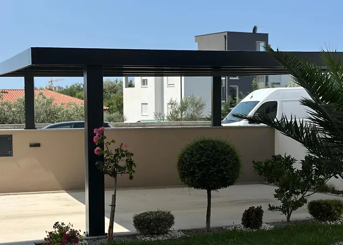 Juric - Free Covered Parking Apartment Pula
